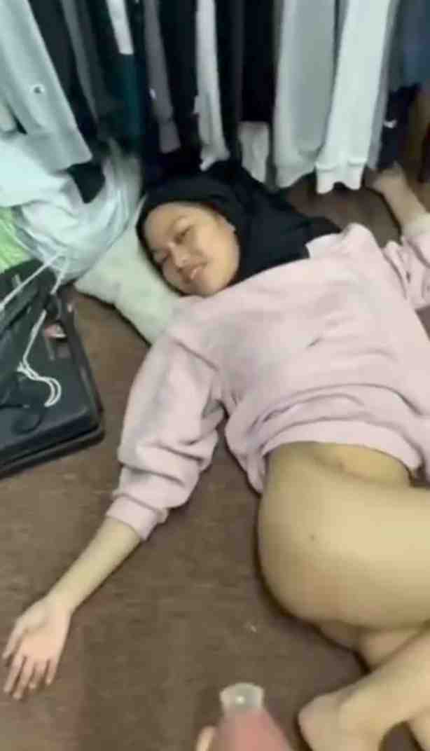 Background nonton video viral Pacar Hyper Ngewe Sampe Kewalahan