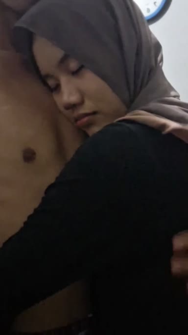 Background nonton video viral Adik Uci Manja Pengin Diewe Manja