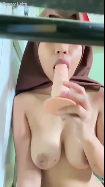 Background nonton video viral Bocil Pramuka Ngemut Dildo Sambil Dimasukin