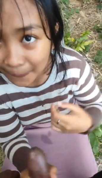 Background nonton video viral Bocil Dicrot Dimuka Malah Ketawa
